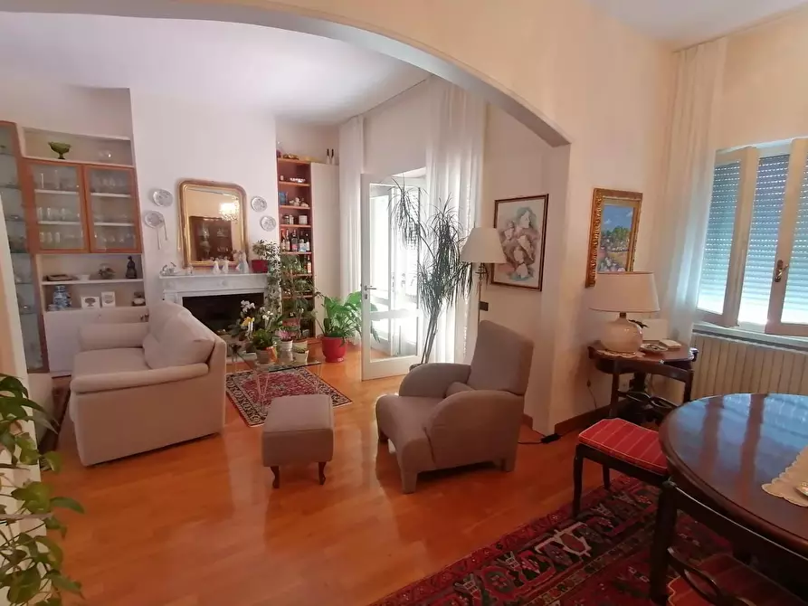 Immagine 34 di Villa in vendita  a Lucca