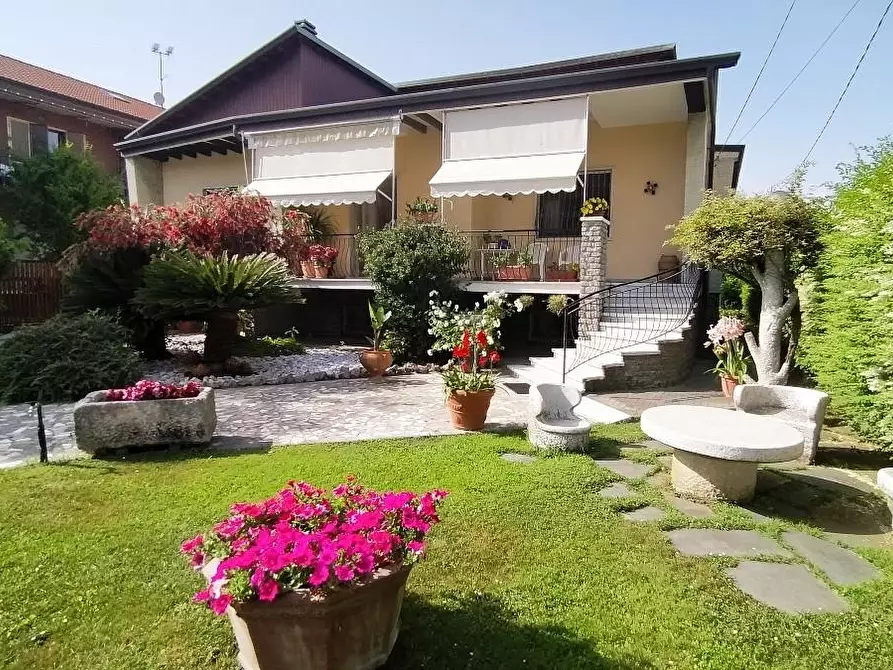 Immagine 1 di Villa in vendita  a Carrara