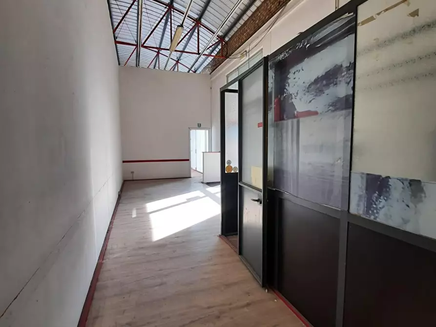 Immagine 3 di Loft/Open space in vendita  a Cascina