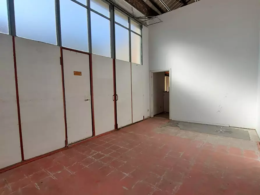 Immagine 8 di Loft/Open space in vendita  a Cascina