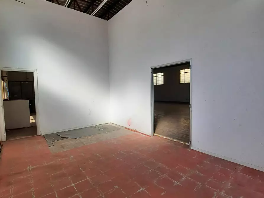 Immagine 7 di Loft/Open space in vendita  a Cascina