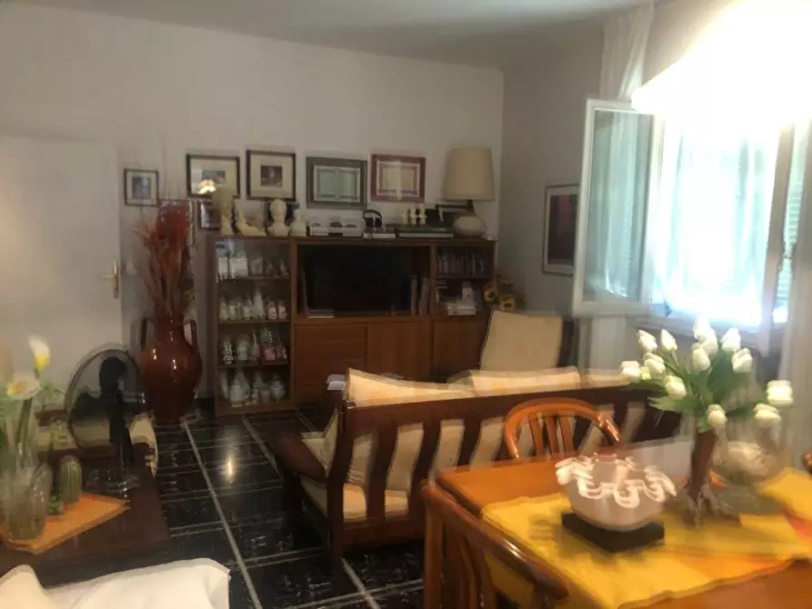 Immagine 9 di Casa semindipendente in vendita  a Massa