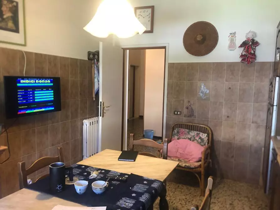 Immagine 2 di Casa semindipendente in vendita  a Massa