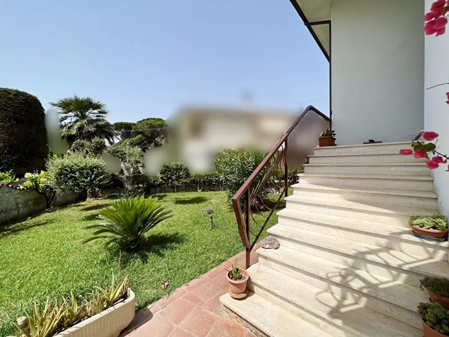 Immagine 18 di Villa in vendita  a Vecchiano