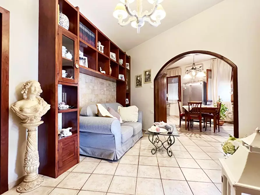 Immagine 2 di Villa in vendita  a Vecchiano