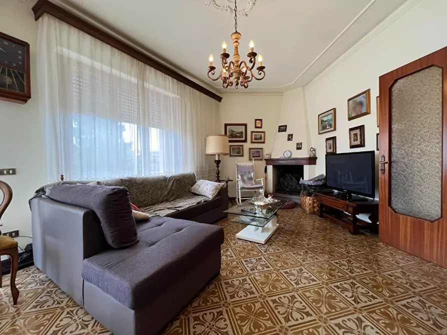 Immagine 22 di Villa in vendita  a Vecchiano