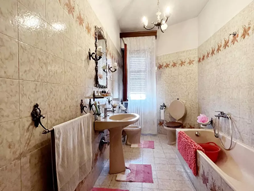 Immagine 32 di Villa in vendita  a Vecchiano