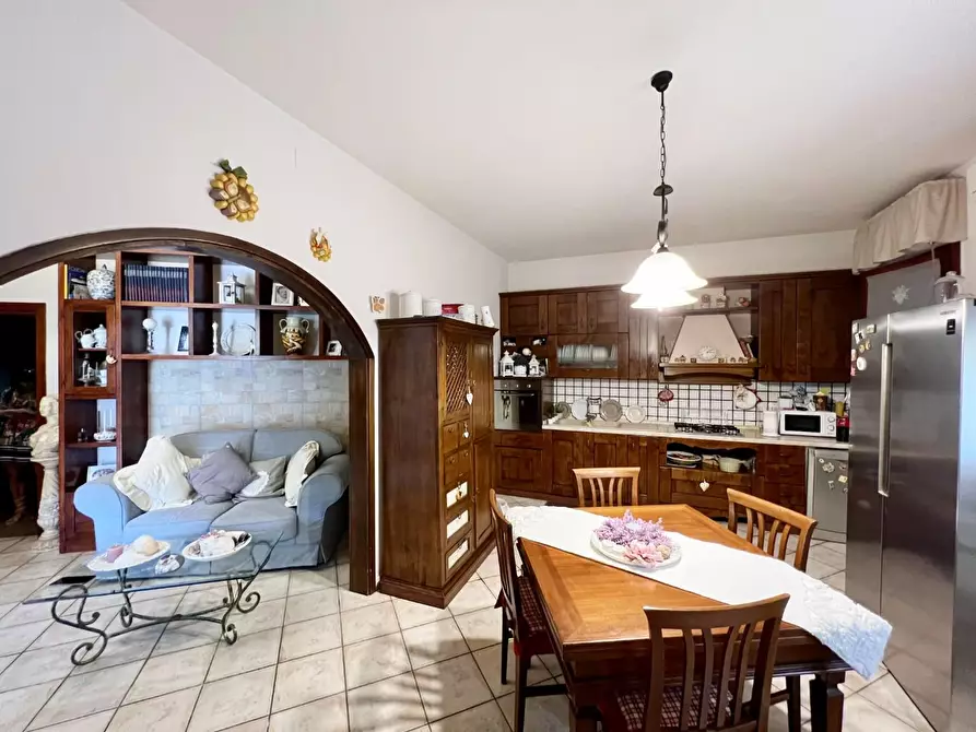 Immagine 4 di Villa in vendita  a Vecchiano