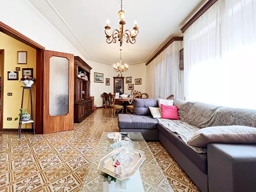 Immagine 21 di Villa in vendita  a Vecchiano