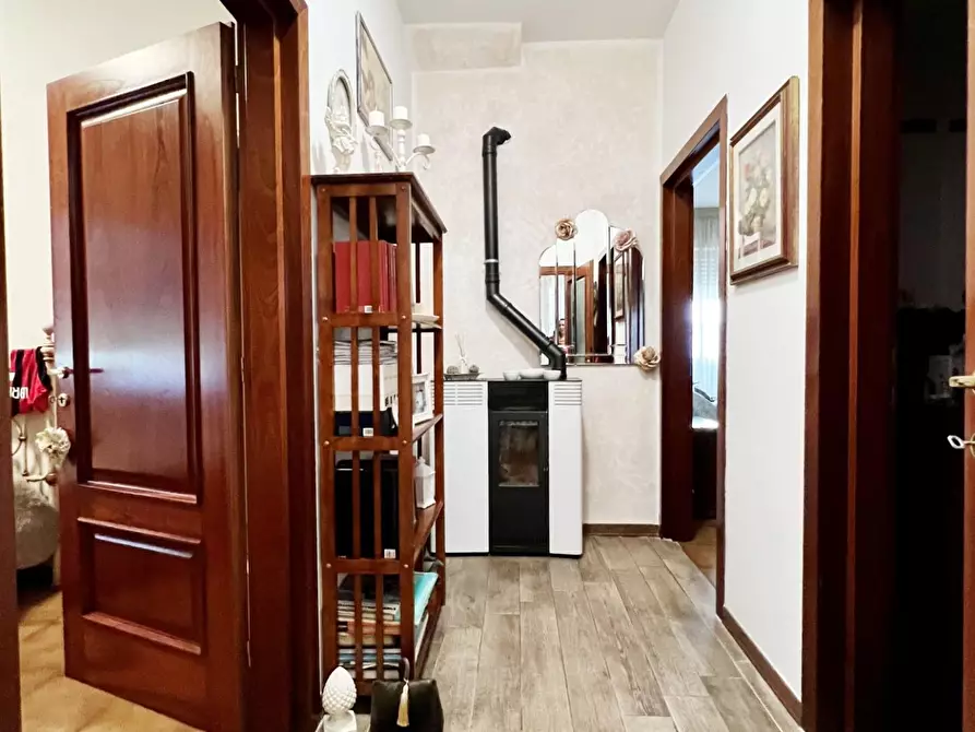 Immagine 6 di Villa in vendita  a Vecchiano