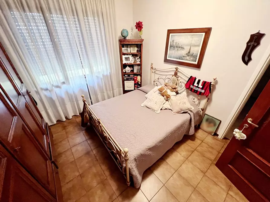 Immagine 10 di Villa in vendita  a Vecchiano