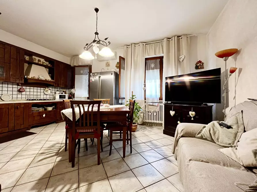 Immagine 3 di Villa in vendita  a Vecchiano