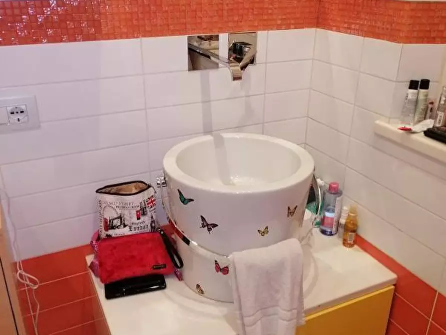 Immagine 37 di Villa in vendita  a Camaiore