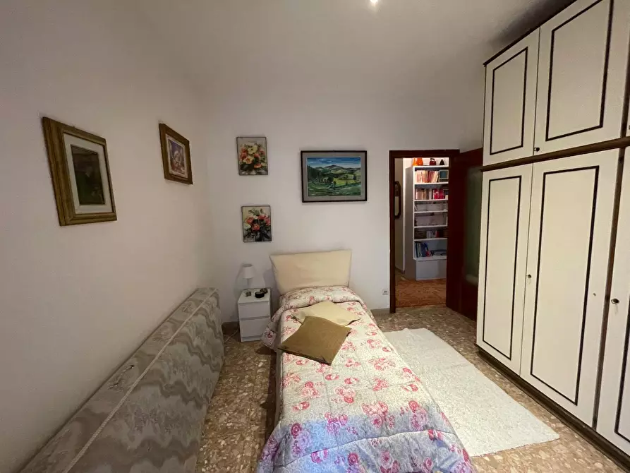 Immagine 11 di Appartamento in vendita  a Massa