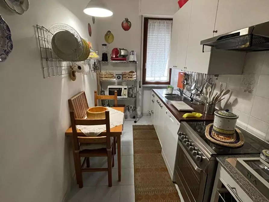 Immagine 2 di Appartamento in vendita  a Massa