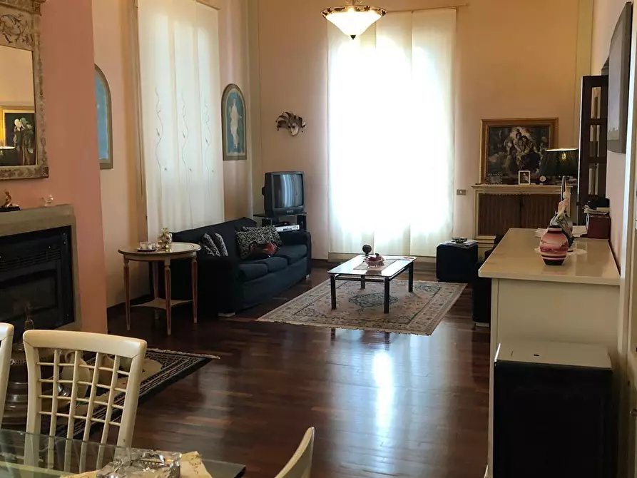 Immagine 4 di Villa in vendita  a Cascina