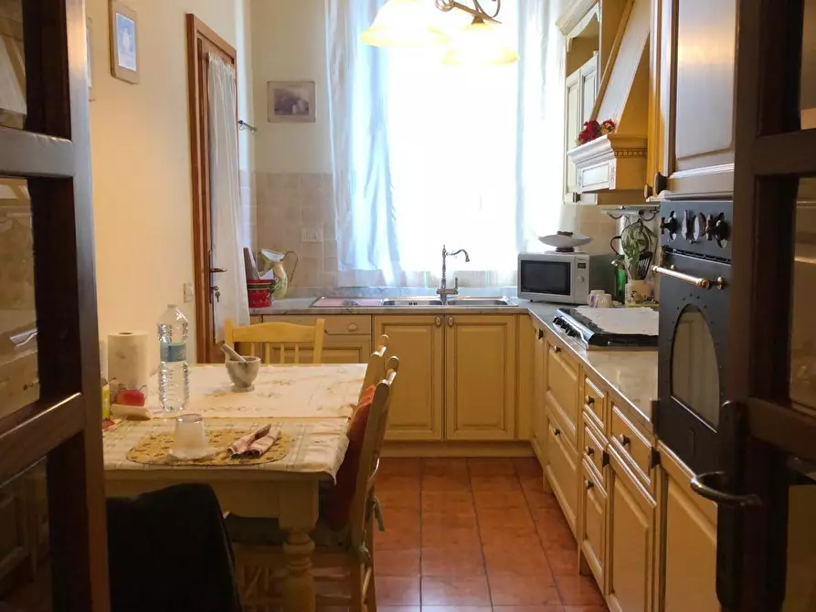 Immagine 6 di Villa in vendita  a Cascina