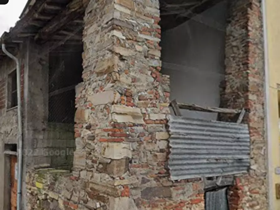 Immagine 2 di Deposito in vendita  a Lucca