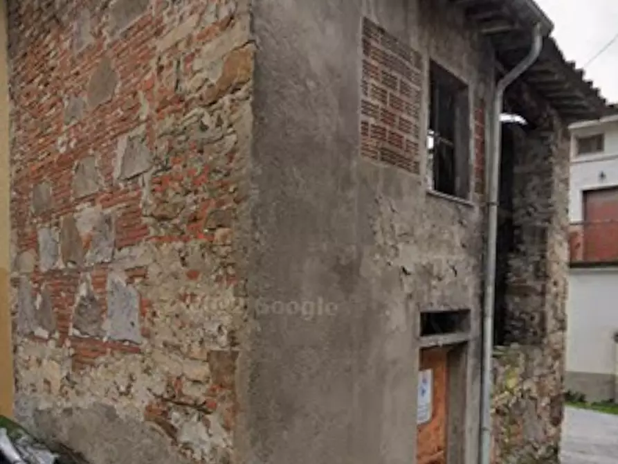 Immagine 3 di Deposito in vendita  a Lucca