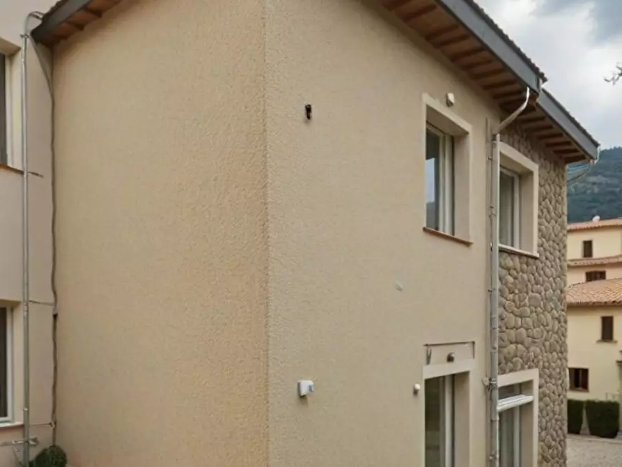 Immagine 1 di Deposito in vendita  a Lucca