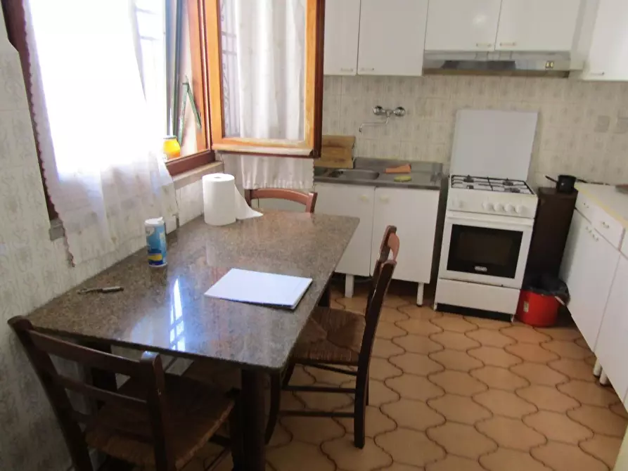 Immagine 18 di Appartamento in vendita  a Carrara