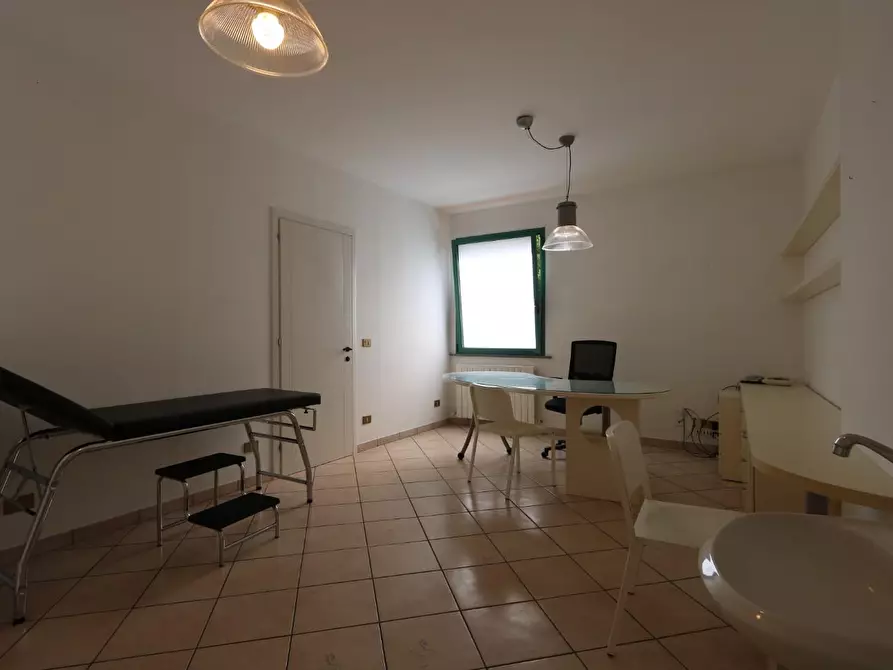 Immagine 5 di Ufficio in affitto  a Buti