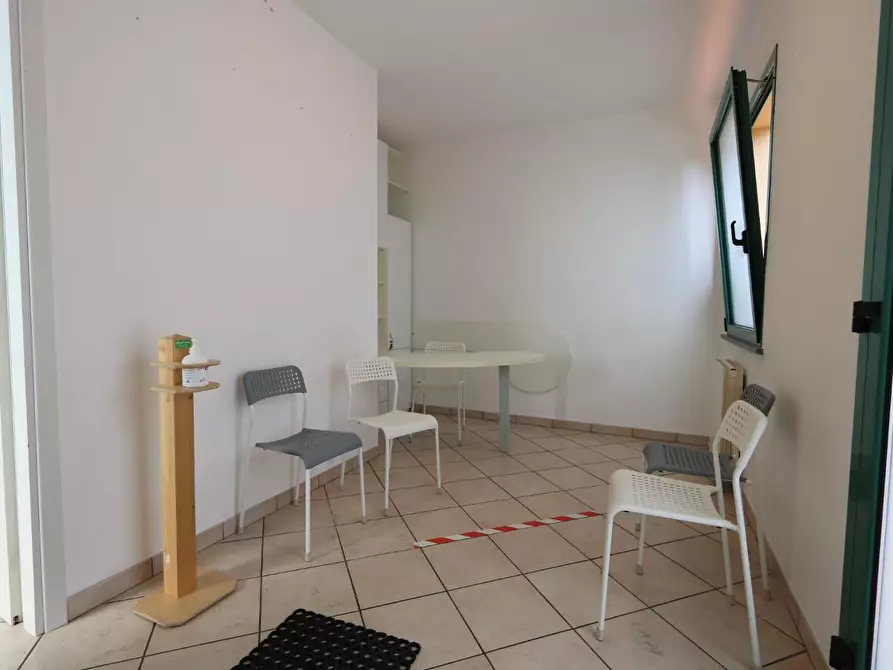 Immagine 8 di Ufficio in affitto  a Buti