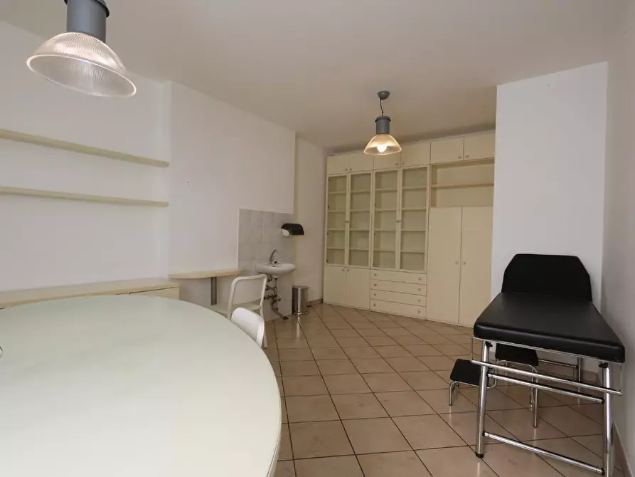 Immagine 2 di Ufficio in affitto  a Buti