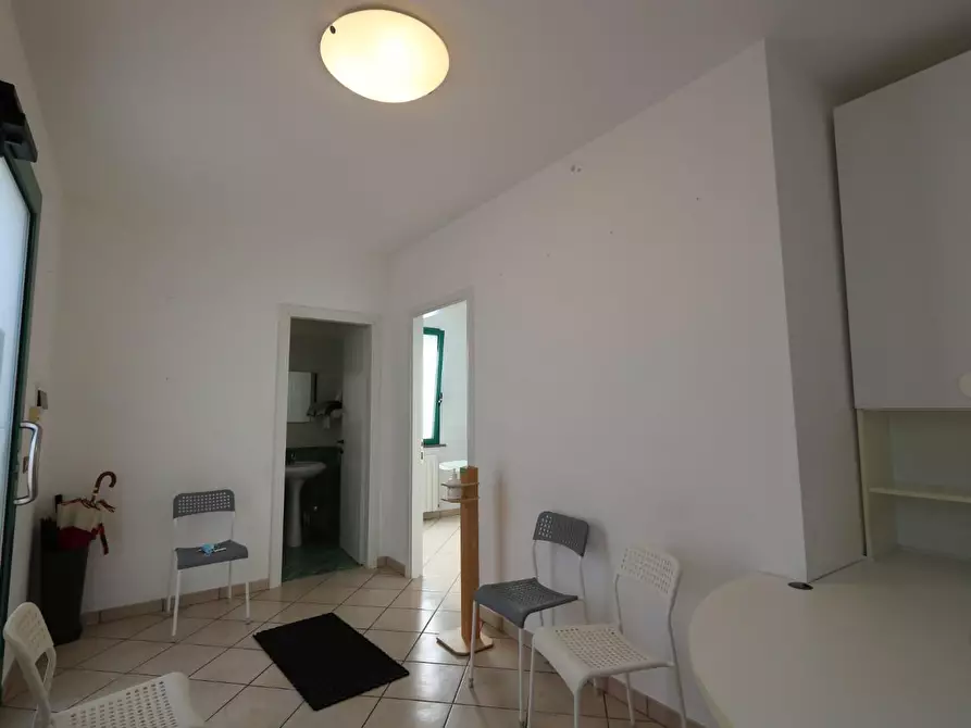 Immagine 10 di Ufficio in affitto  a Buti