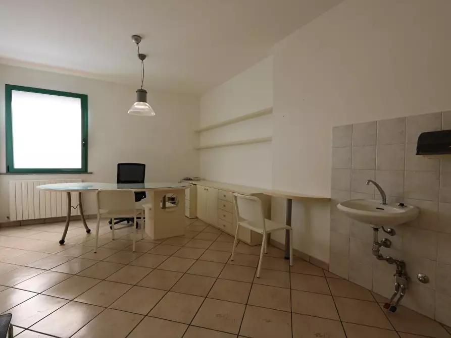 Immagine 3 di Ufficio in affitto  a Buti