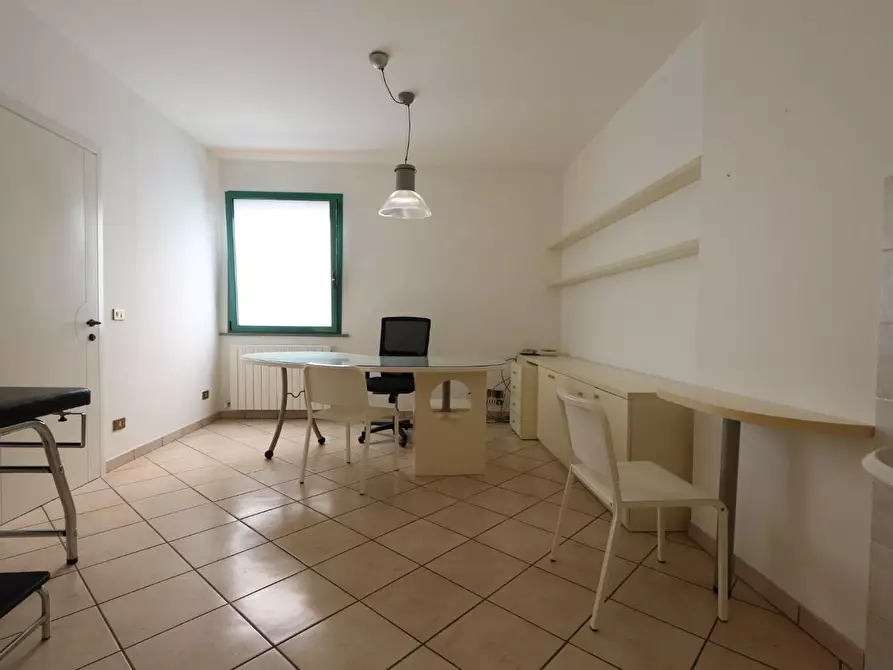 Immagine 4 di Ufficio in affitto  a Buti