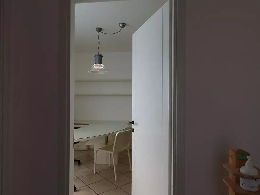 Immagine 7 di Ufficio in affitto  a Buti