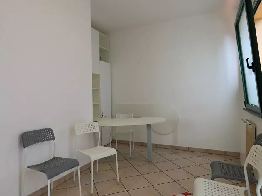 Immagine 14 di Ufficio in affitto  a Buti