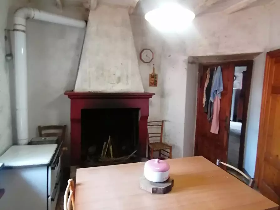 Immagine 30 di Rustico / casale in vendita  a Pescaglia