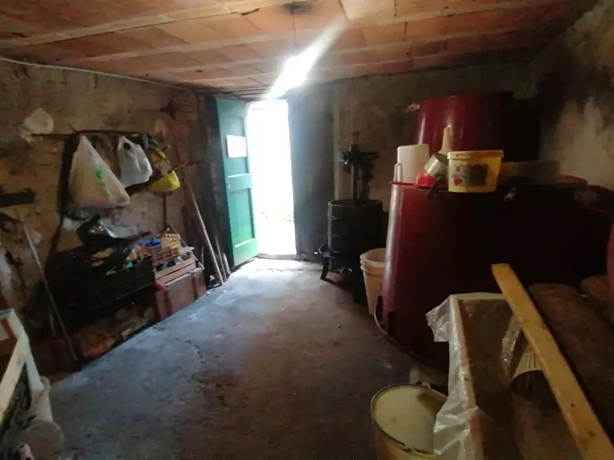 Immagine 36 di Rustico / casale in vendita  a Pescaglia