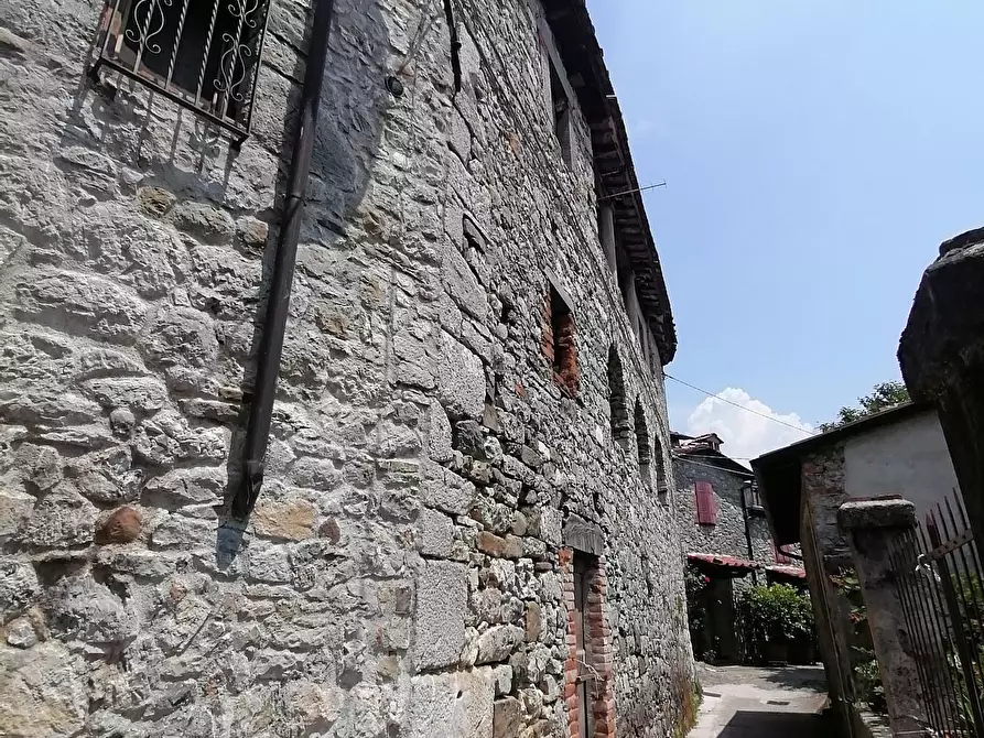 Immagine 2 di Rustico / casale in vendita  a Pescaglia