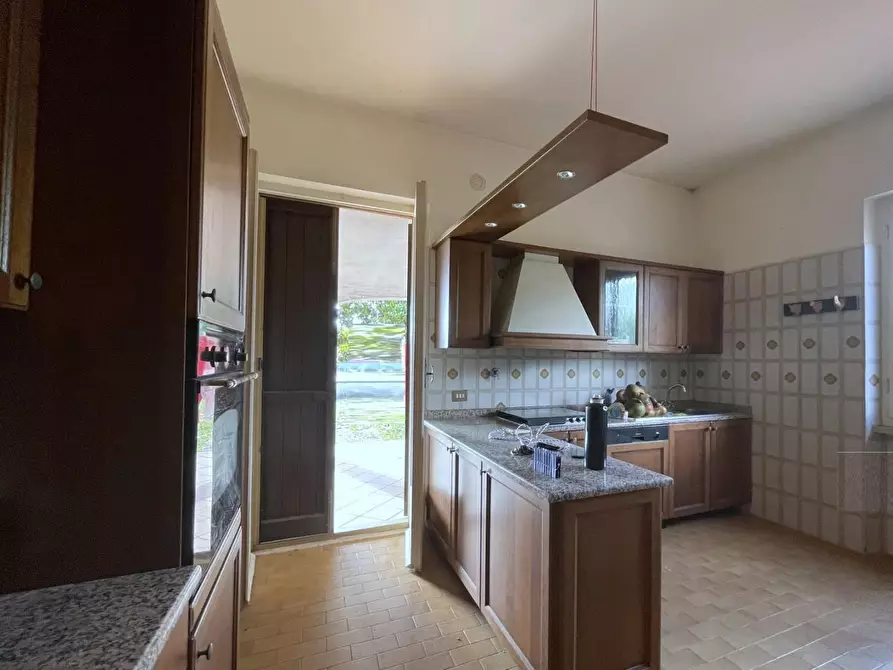 Immagine 15 di Casa indipendente in vendita  a Massa
