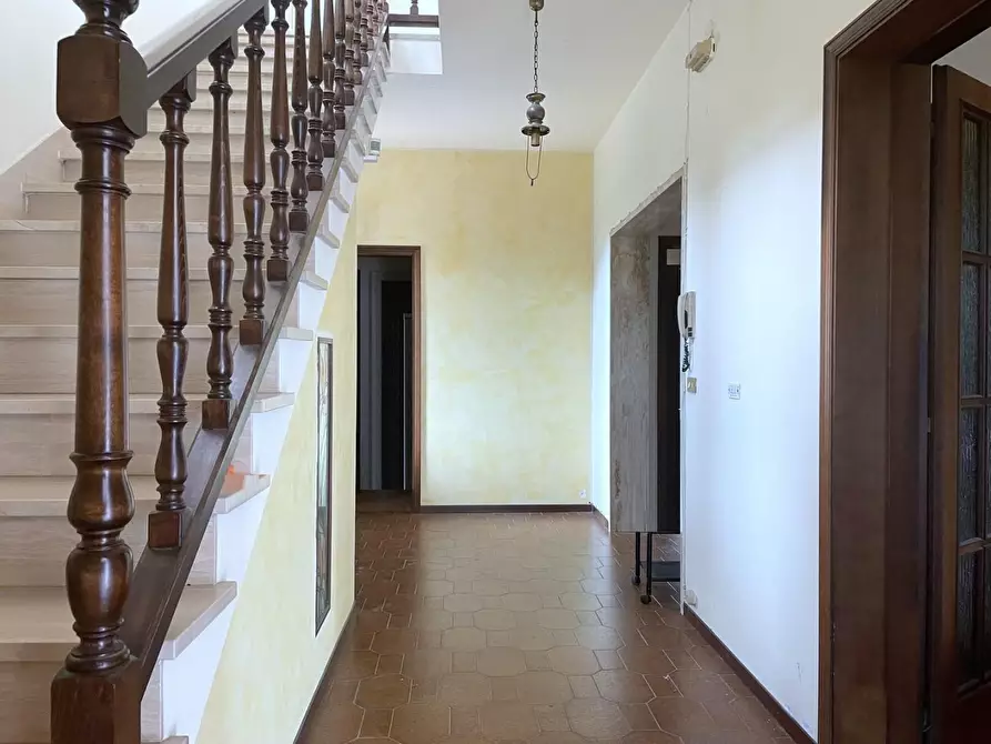 Immagine 2 di Casa indipendente in vendita  a Massa