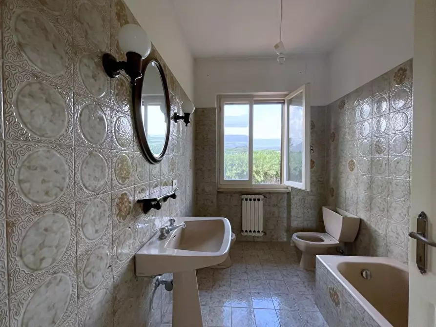 Immagine 30 di Casa indipendente in vendita  a Massa