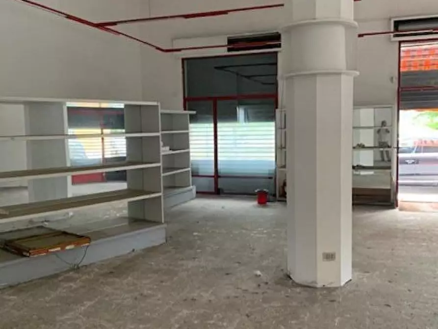 Immagine 5 di Locale commerciale in affitto  a Pontedera