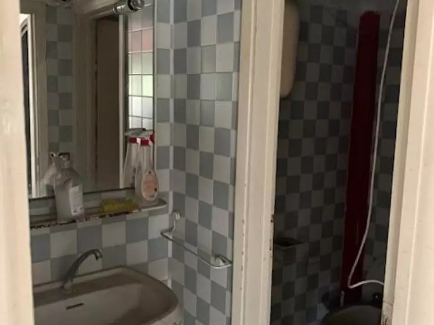 Immagine 3 di Locale commerciale in affitto  a Pontedera