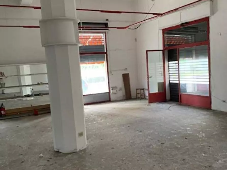 Immagine 6 di Locale commerciale in affitto  a Pontedera