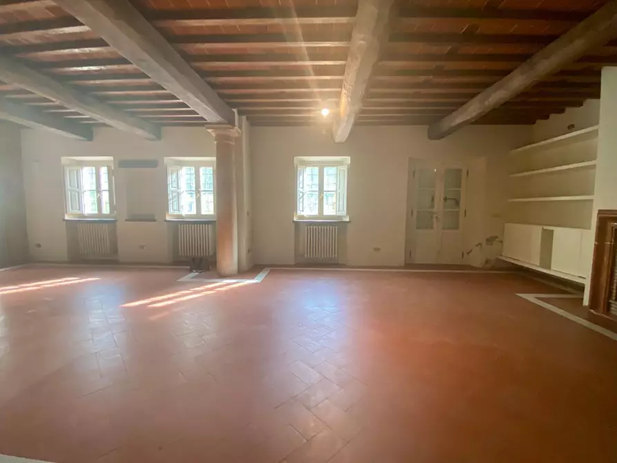 Immagine 9 di Villa in affitto  a Lucca