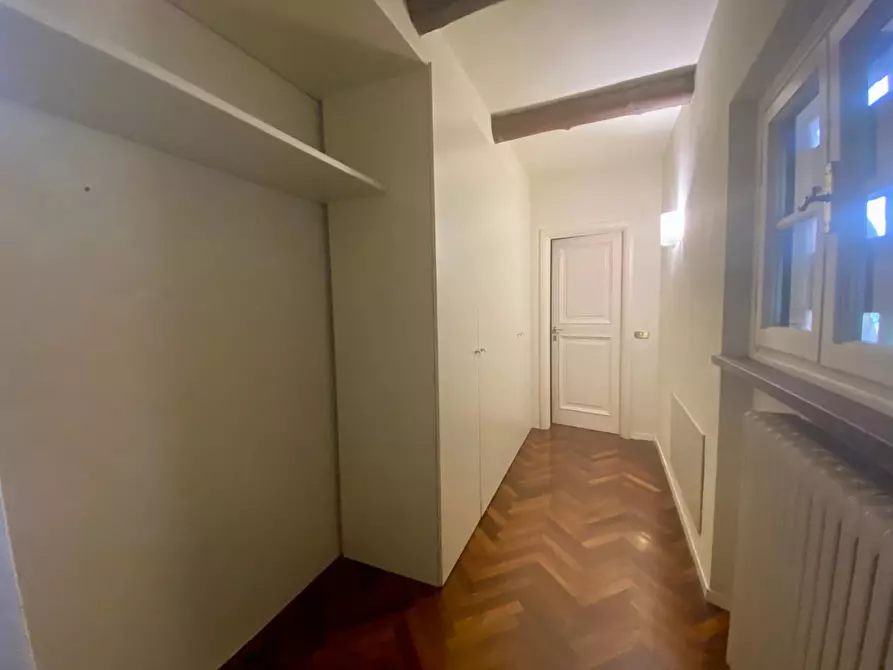 Immagine 11 di Villa in affitto  a Lucca