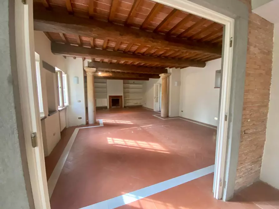 Immagine 38 di Villa in affitto  a Lucca