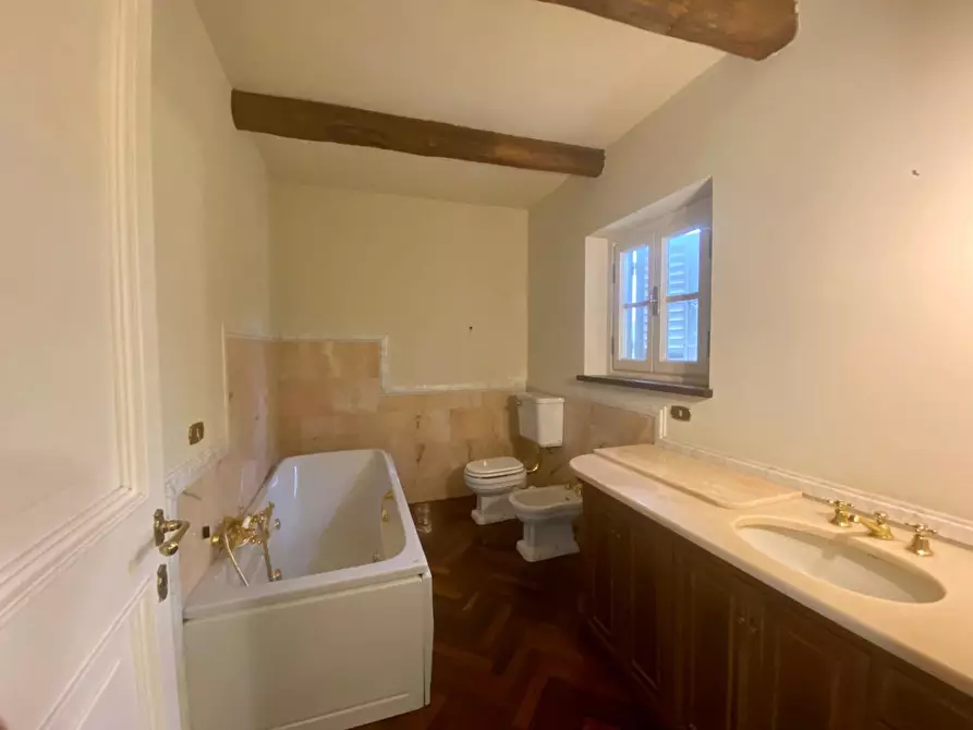 Immagine 16 di Villa in affitto  a Lucca