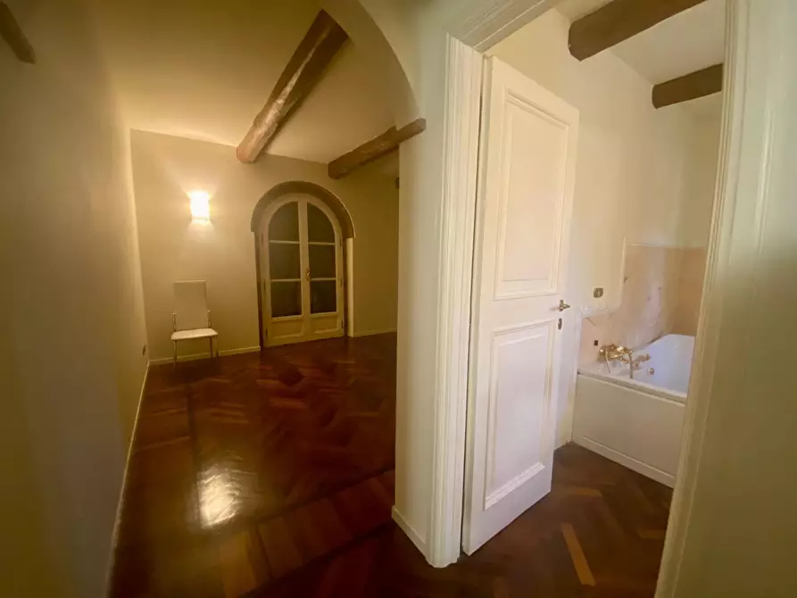 Immagine 12 di Villa in affitto  a Lucca