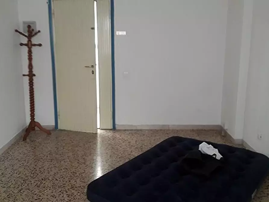 Immagine 2 di Ufficio in vendita  a Massa