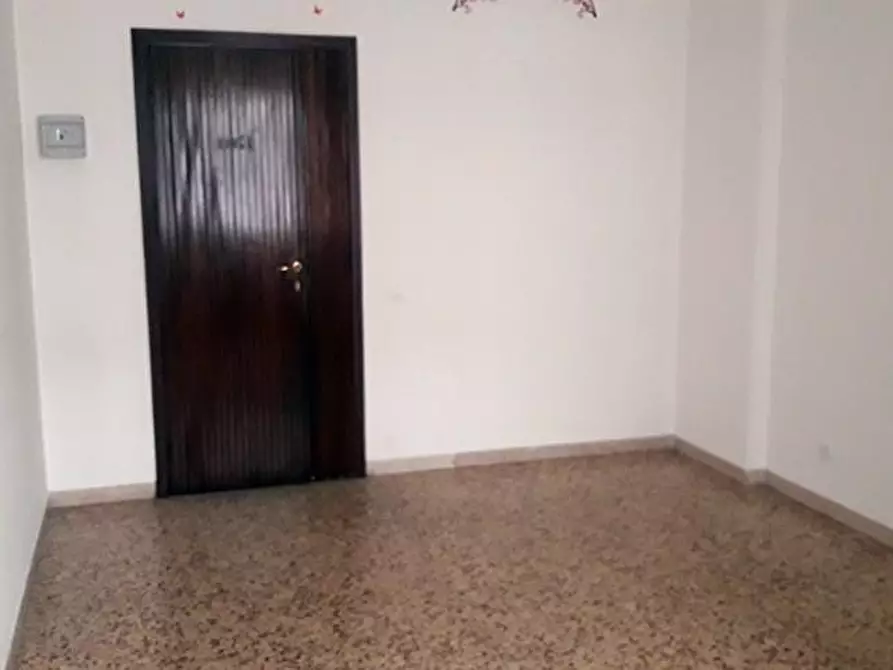 Immagine 3 di Ufficio in vendita  a Massa