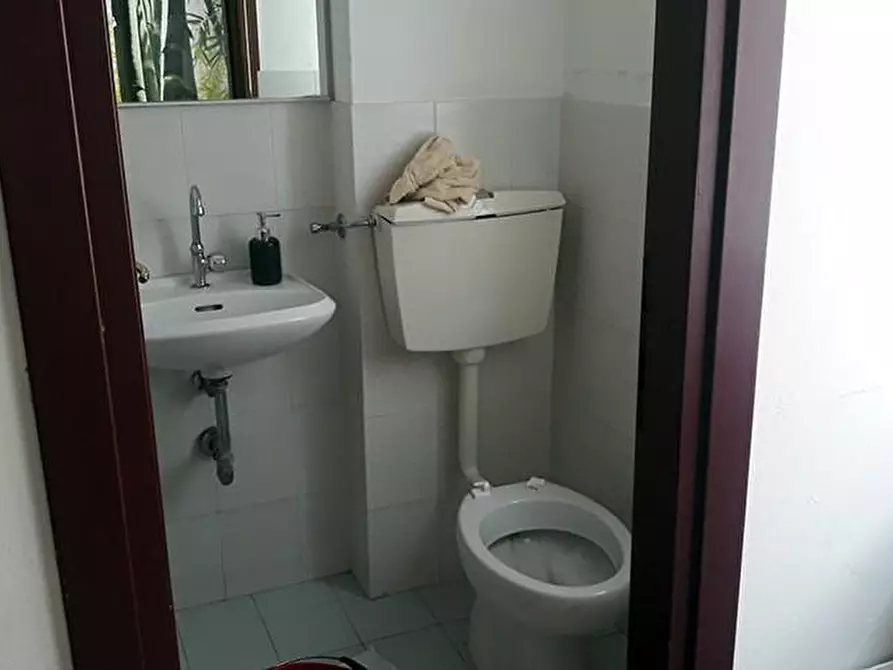 Immagine 5 di Ufficio in vendita  a Massa